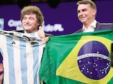 El presidente de Argentina, Javier Milei y Flavio Bolsonaro en São Paulo, ayer.