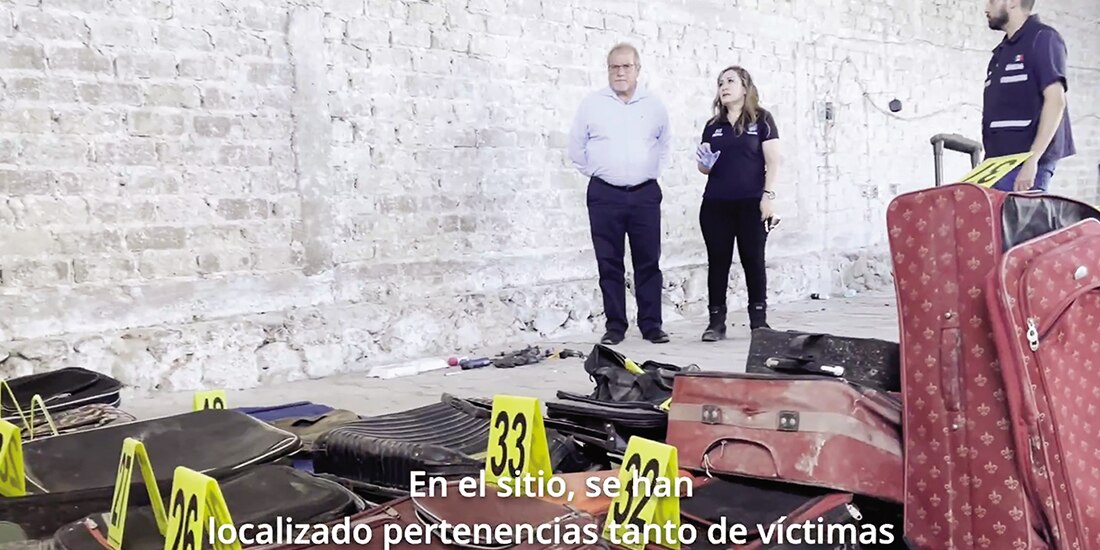 El fiscal del estado, Salvador González, en un recorrido por el rancho Izaguirre, el pasado martes.