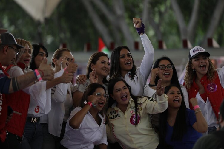 “Por primera vez en 18 años un candidato presidencial visita el ágora de Tlatelolco”, Ale Rojo de la Vega.