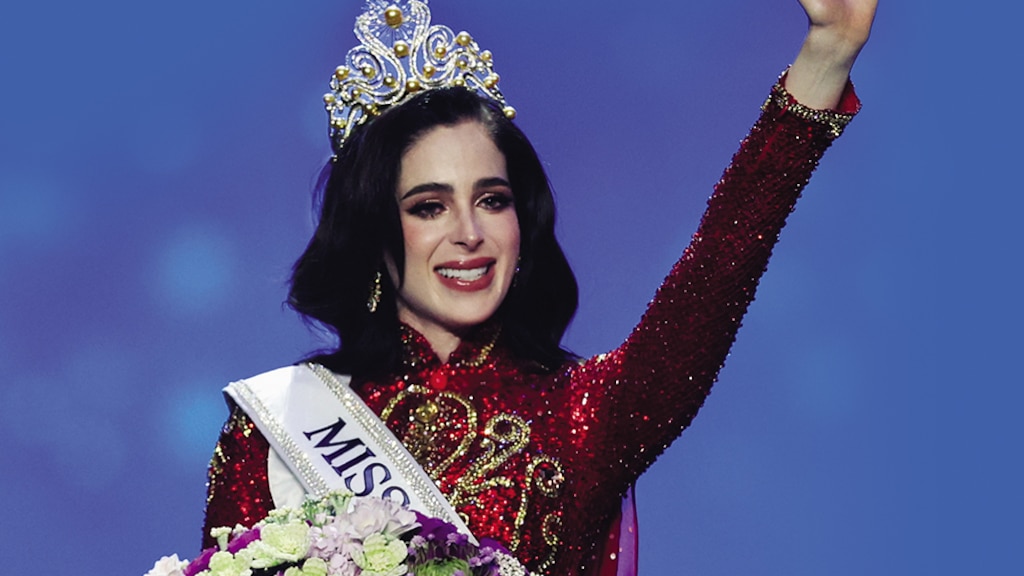 Fátima Bosch llora de emoción, ayer,
al llevarse la corona