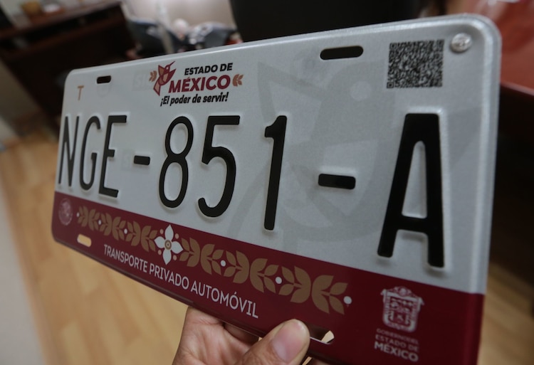 Este 2025 deben realizar el trámite de reemplacamiento conductores en el Estado de México.