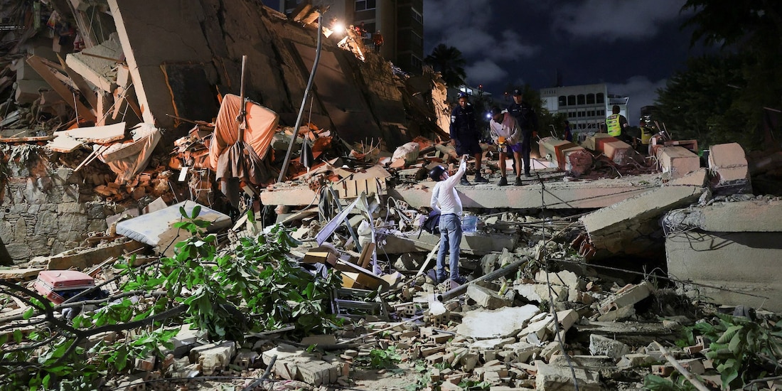 Servicios de emergencia trabajan en el lugar del derrumbe de un edificio en Caracas, Venezuela, el 24 de junio de 2026.