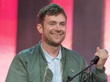 Damon Albarn es captado en CDMX llevando comida corrida