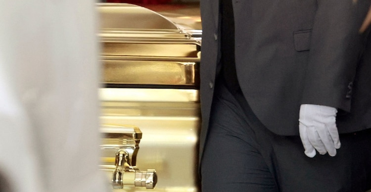 Féretro de oro del funeral de ‘El Mencho’