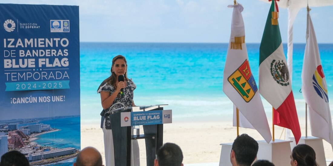 Mara Lezama izó la bandera distintiva en las playas para dar inicio a la Temporada Blue Flag 2024-2025.