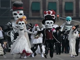 El Desfile Internacional de Día de Muertos de la Ciudad de México este año regresa de manera presencial.