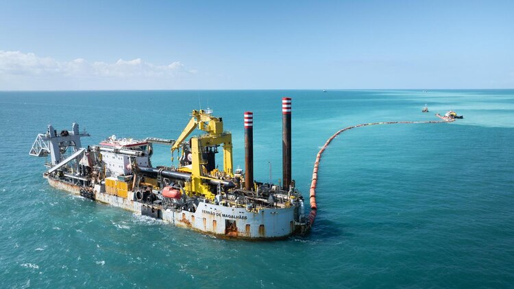 Dirigentes empresariales de Yucatán atestiguan las labores de modernización y profundización del Puerto de Progreso, que lleva un avance del 61% en su primera fase.