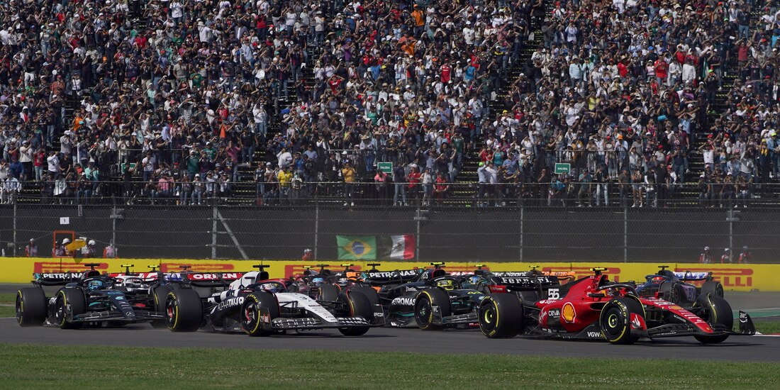 Algunos pilotos en sus respectivos monoplazas durante el Gran Premio de México 2023.