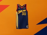 Así luce el nuevo jersey de los Warriors, campeón en tres de las últimas seis campañas de la NBA.