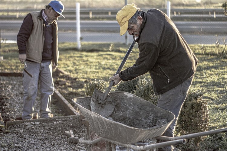 Los trabajadores de la albañilería son fundamentales para la creación de edificios.