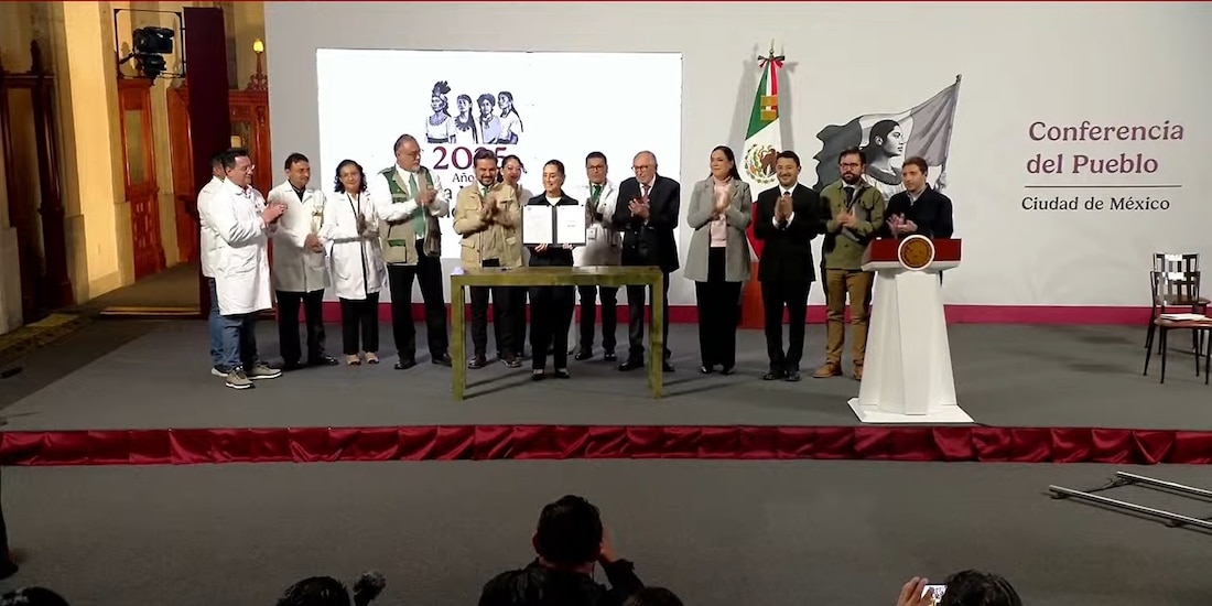 La firma del decreto se realizó en Palacio Nacional.