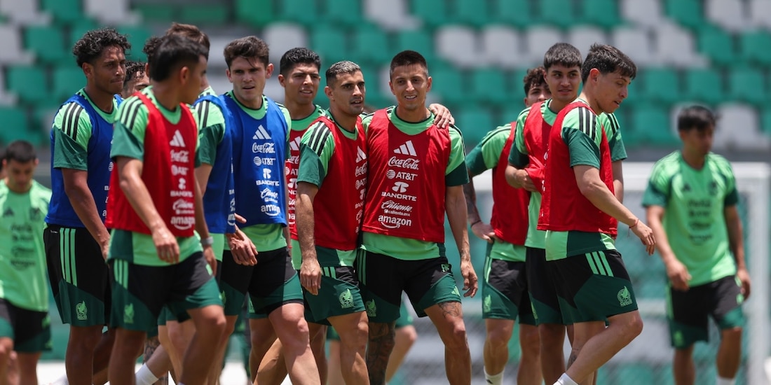 Jugadores de la Selección Mexicana en un entrenamiento en Bolivia.