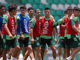 Jugadores de la Selección Mexicana en un entrenamiento en Bolivia.