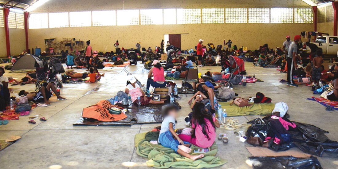 Caravana que salió de Tapachula el jueves, se encuentra descansando en un albergue de Escuintla, ayer.