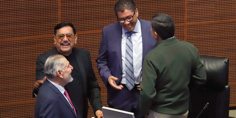 Los senadores Adán Augusto López Hernández, Félix Salgado Macedonio y Saúl Monreal, el pasado 11 de febrero.