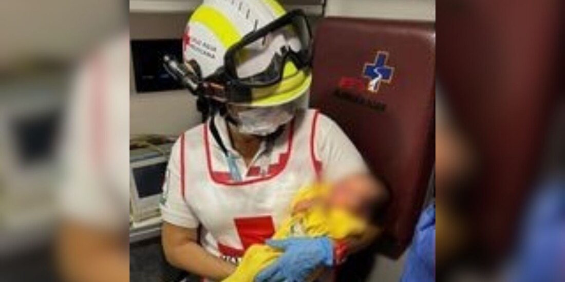 Abandonan dentro de caja de cartón a recién nacida en calles de La Paz; tenía un mes de nacida y un brazalete con sus datos de nacimiento.