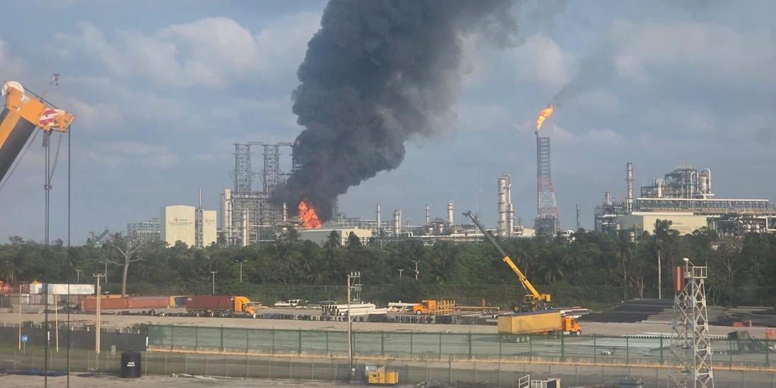 Controlan incendio en refinería de Dos Bocas
