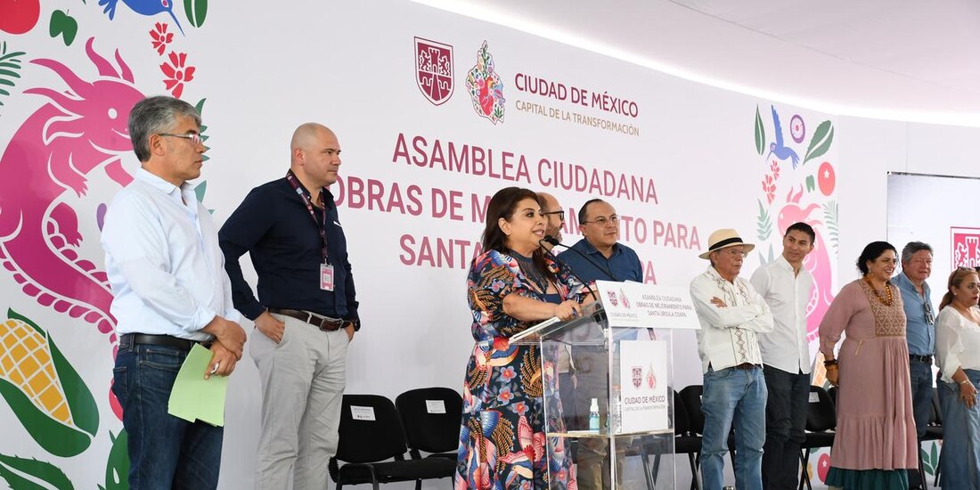 Clara Brugada asiste a asamblea con vecinos de Santa Úrsula Coapa, en Coyoacán.