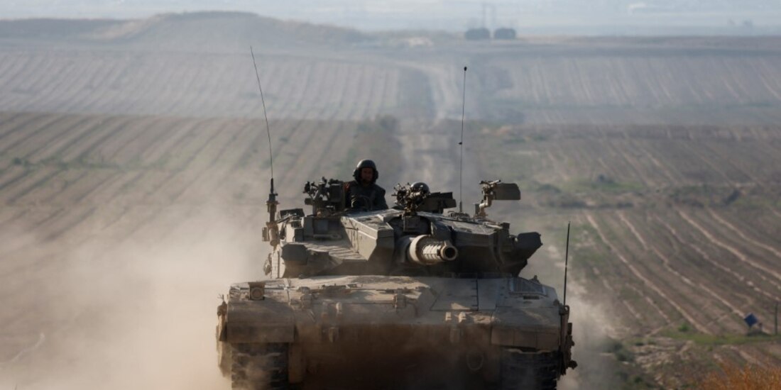 Tanques israelíes rodean la frontera con Gaza.