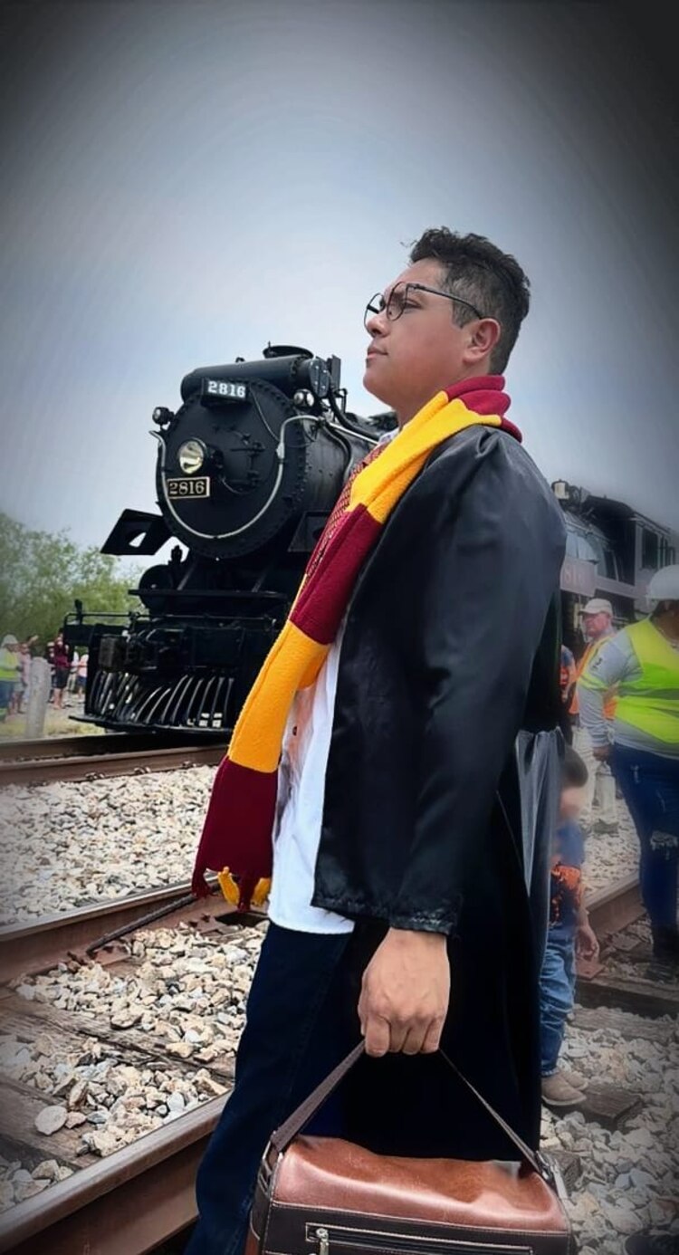 El joven quiso emular ser parte de la saga de Harry Potter y ahora es un sueño hecho realidad para él.