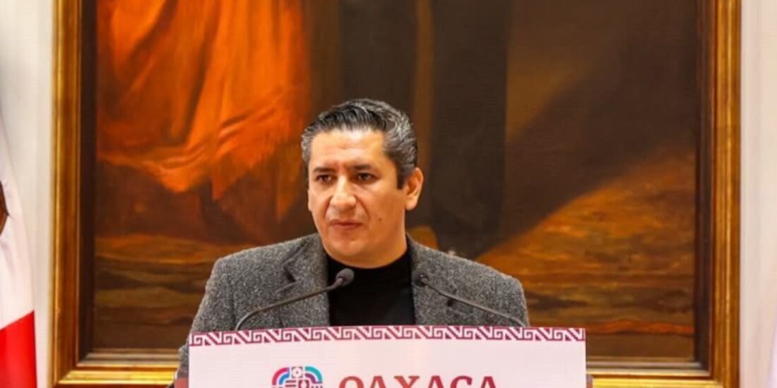 El titular de la Fiscalía General del Estado de Oaxaca, José Bernardo Rodríguez, en conferencia de prensa, ayer.