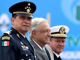 AMLO con sus secretarios de la Defensa, Luis Cresencio Sandoval, y Marina, José Rafael Ojeda.