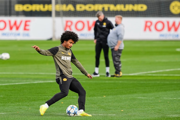 Karim Adeyemi tendrá que pagar 450 mil euros de multa por el delito de posesión de armas.