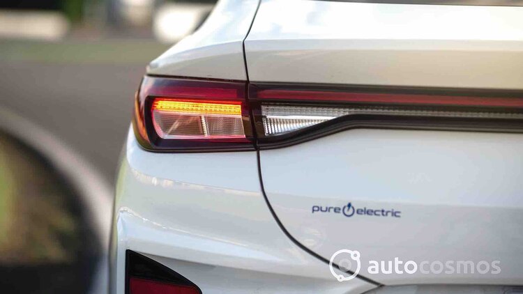 Faros LED con luces DRL integradas.