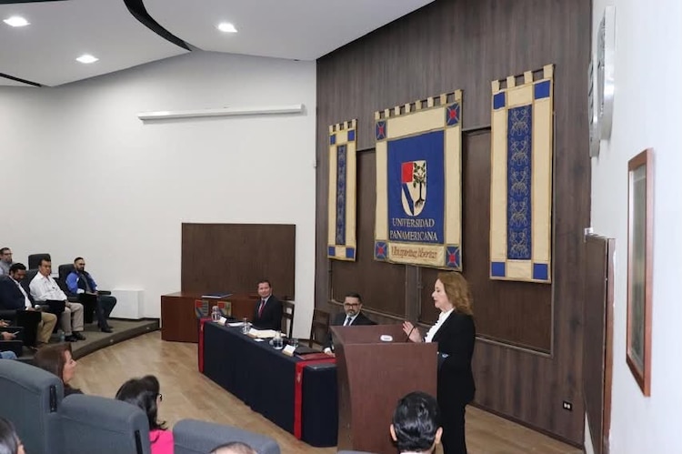 La ministra Yasmín Esquivel Mossa en la Universidad Panamericana Campus Aguascalientes.