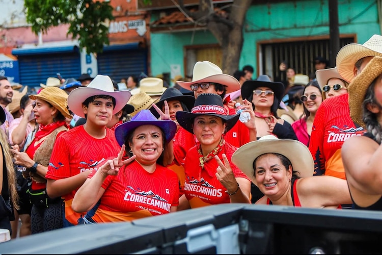 Asistentes al VaqueRun en Culiacán, Sinaloa.