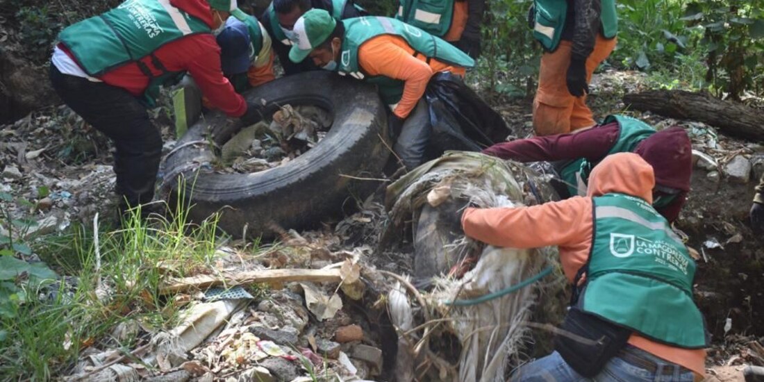 Limpieza de "La Coconetla" en La Magdalena Contreras como parte del programa "Adopta una barranca".