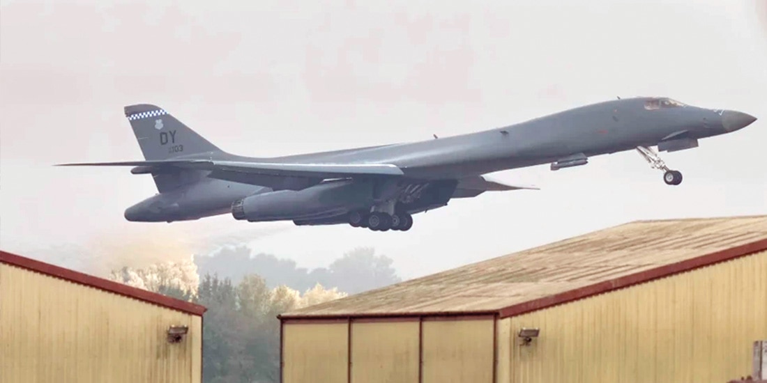 EL PENTÁGONO aseguró que sus bombarderos B-1, B-2 y B-52 están preparados para realizar operaciones desde su territorio.