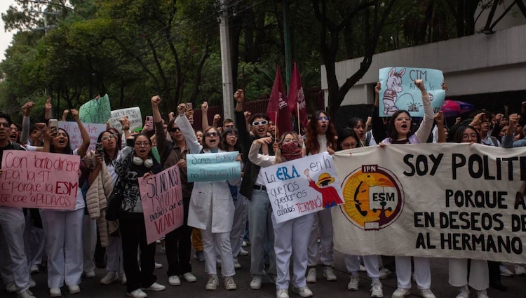 Marcha de estudiantes del IPN en la CDMX.