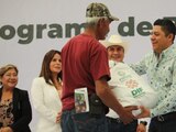 Ricardo Gallardo entrega más de 2 mil becas alimentarias; "Santa María del Río reverdecerá", dice.