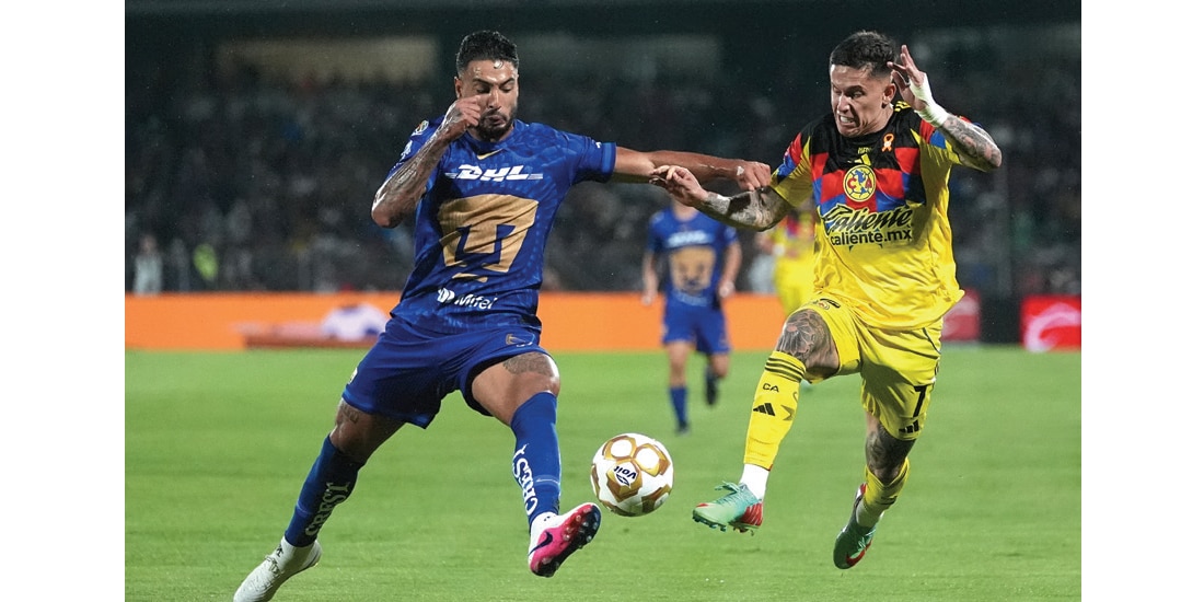 NATHAN Silva y Brian Rodríguez se disputan el balón