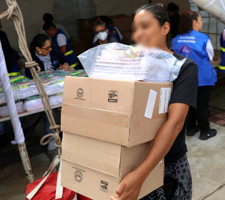 El costo de cada paquete escolar entregado osciló entre los 900 y los mil 400 pesos.