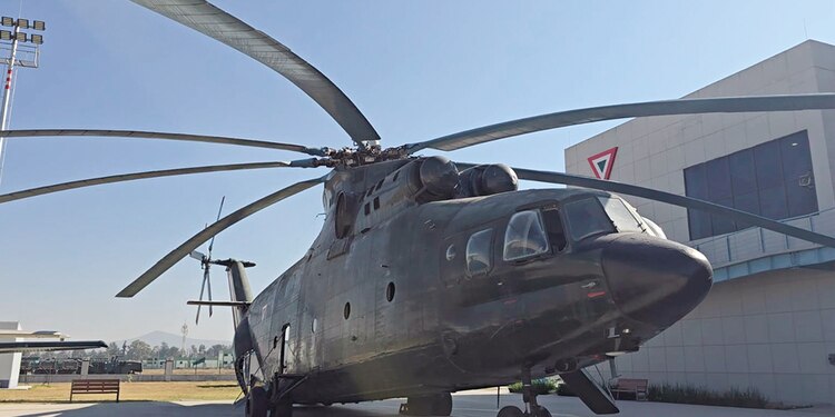 Helicóptero expuesto en el museo.