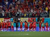 Jugadores de Bélgica celebran con su afición el pase a la siguiente ronda de la Eurocopa 2021.