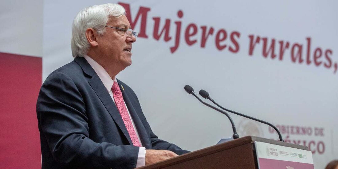 'Mujeres rurales son líderes de la transformación del campo nacional', asegura Víctor Villalobos.