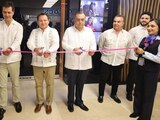 Joaquín Díaz Mena encabeza inauguración de la Sala Premier de Aeroméxico.