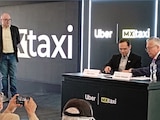 Félix Olmo, de Uber, y Erasto Vázquez, de Mx Taxi, en conferencia, el martes.