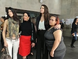 Mujeres que se identifican como víctimas de violencia vicaria solicitaron revisar la actuación de una jueza familiar.