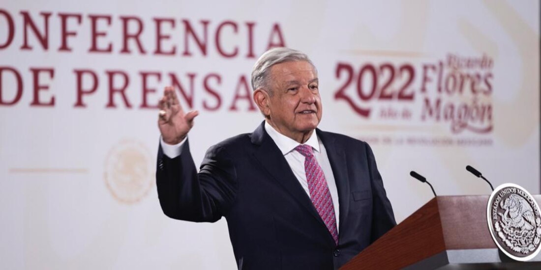El Presidente Andrés Manuel López Obrador asegura que sí están informados de lo que hacen los conservadores "sin necesidad de estarlos espiando"