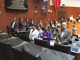 Legisladores de oposición dieron la espalda a las reformas, ayer.