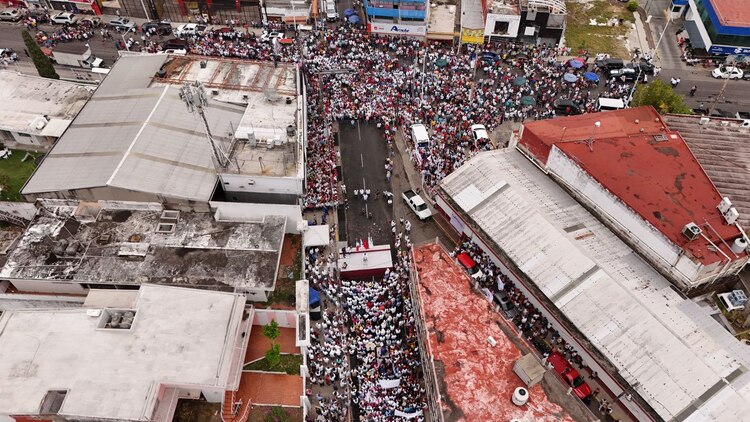 Cientos de personas lo acompañaron.