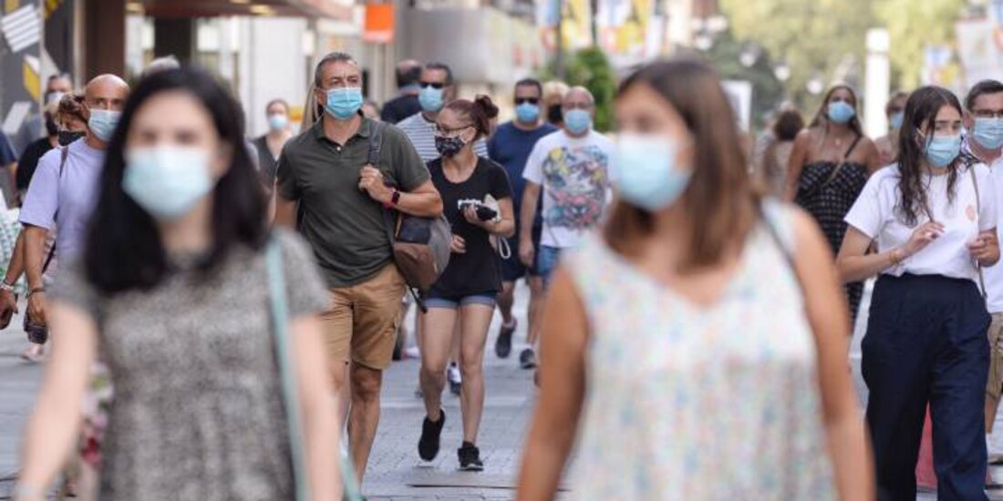 Autoridades de Nuevo León reducen aforos ante aumento de contagios por COVID-19.