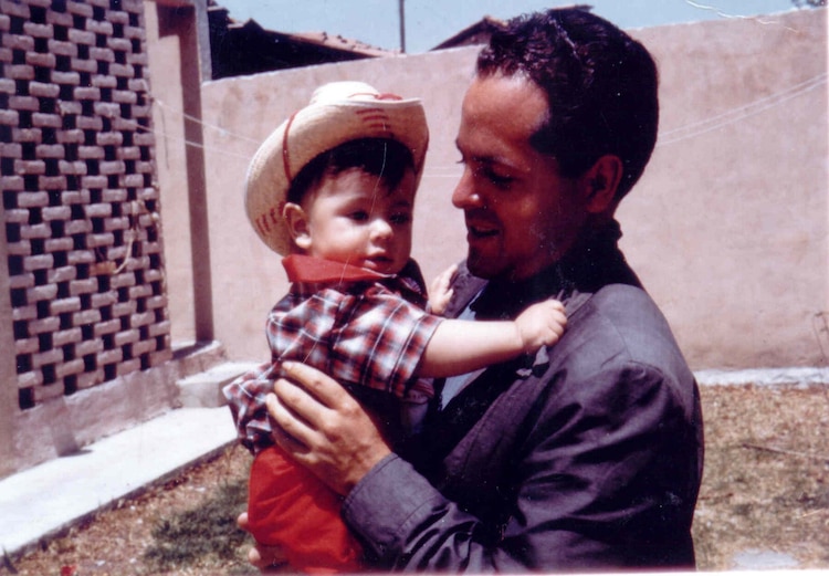 Enrique Peña Nieto junto a su padre