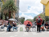 DOCENTES de bloquearon Paseo de la Reforma a la altura del Caballito, ayer.