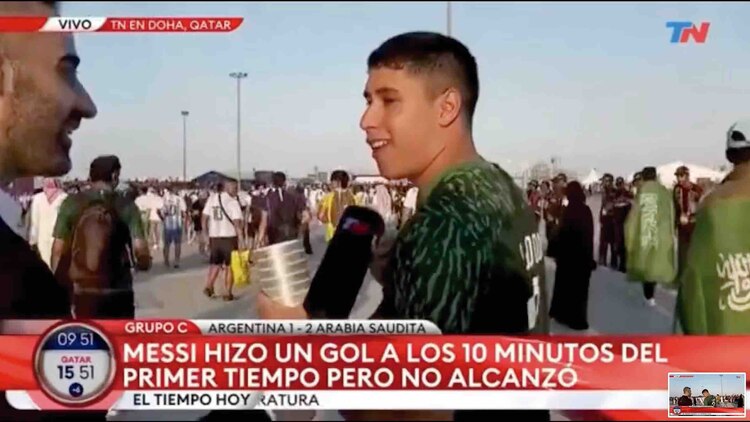 Cambia su playera, tras la derrota.