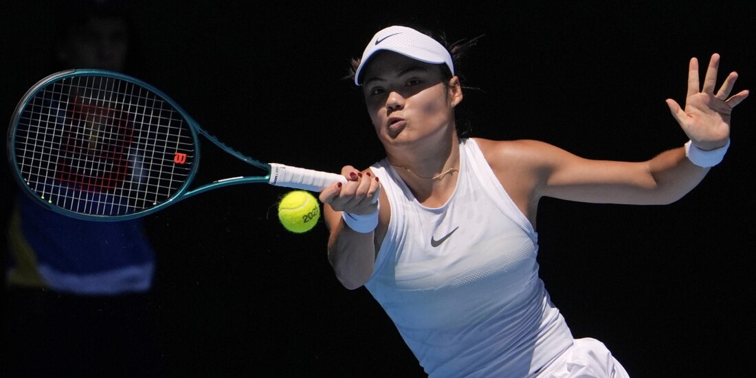 La canadiense Emma Raducanu, en un partido del torneo de Dubai en esta semana.